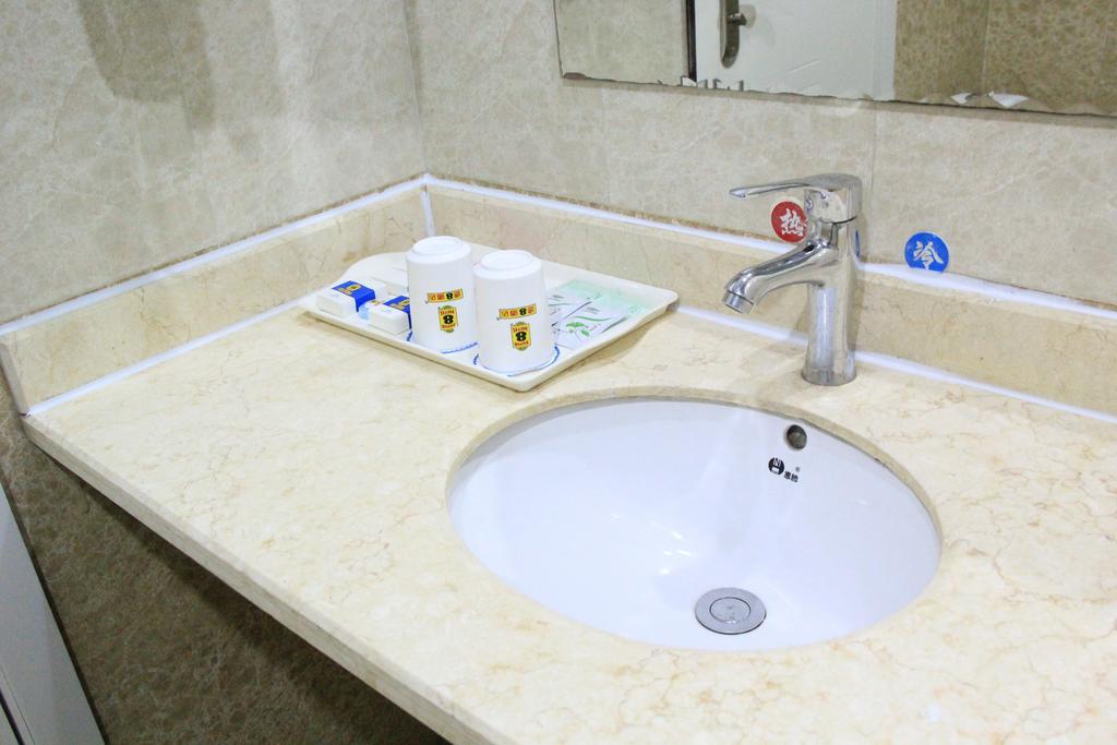 Super 8 Hotel Chengdu Airport Branch Bagian luar foto